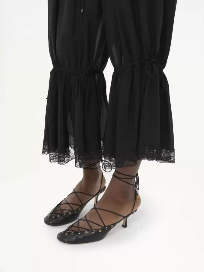 Pantalon court fluide en charmeuse de soie et dentelle Pantalon court fluide en charmeuse de soie et dentelle