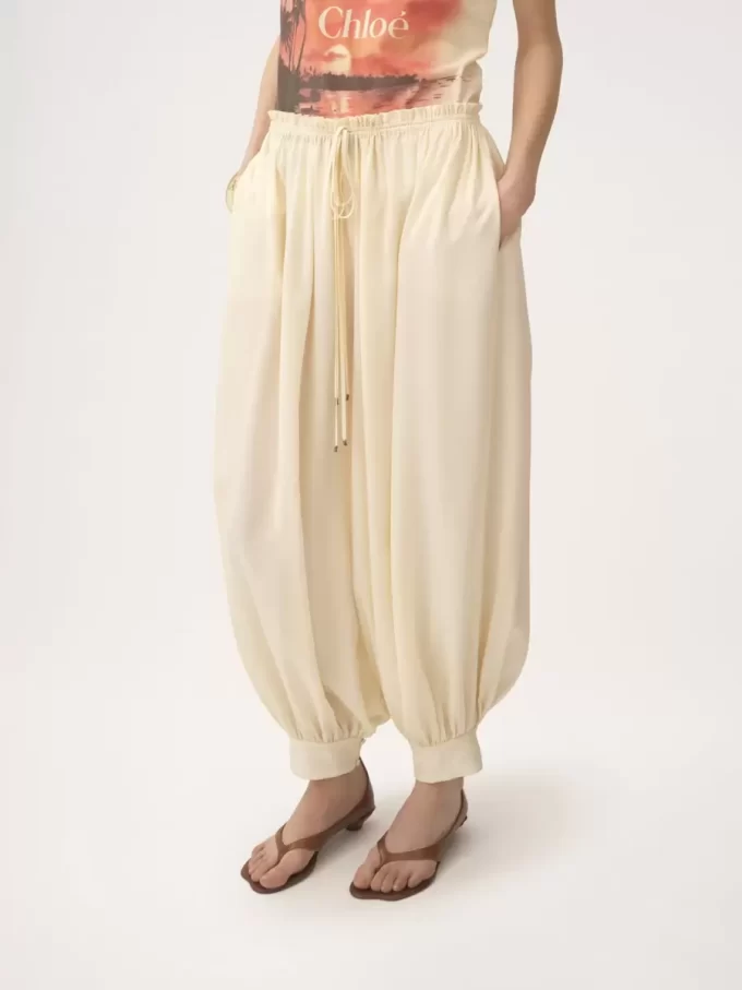 Pantalon court fluide en crêpe de Chine Pantalon court fluide en crêpe de Chine