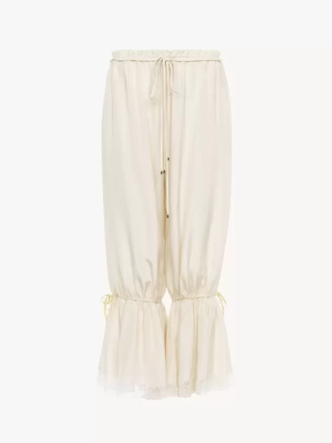 Pantalon court fluide en pongé de soie lavée et dentelle Pantalon court fluide en pongé de soie lavée et dentelle
