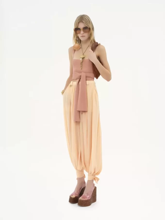 Pantalon fluide plissé en charmeuse de soie Pantalon fluide plissé en charmeuse de soie