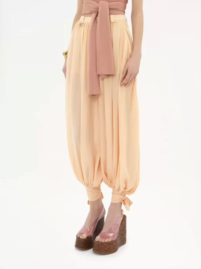 Pantalon fluide plissé en charmeuse de soie Pantalon fluide plissé en charmeuse de soie