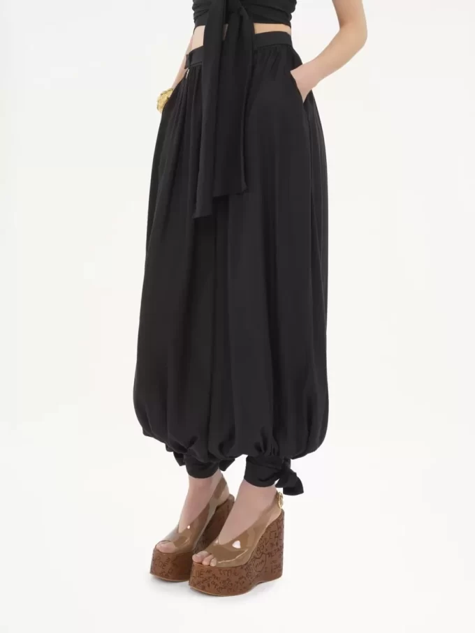 Pantalon fluide plissé en charmeuse de soie Pantalon fluide plissé en charmeuse de soie