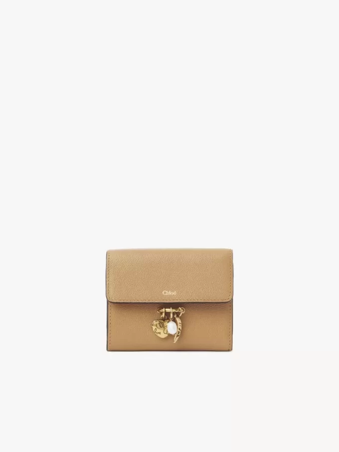 Petit portefeuille à trois volets Chloé Charms en cuir grainé