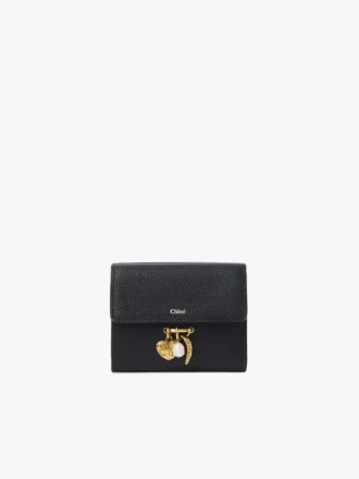 Petit portefeuille à trois volets Chloé Charms en cuir grainé Petit portefeuille à trois volets Chloé Charms en cuir grainé
