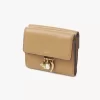 Petit portefeuille à trois volets Chloé Charms en cuir grainé