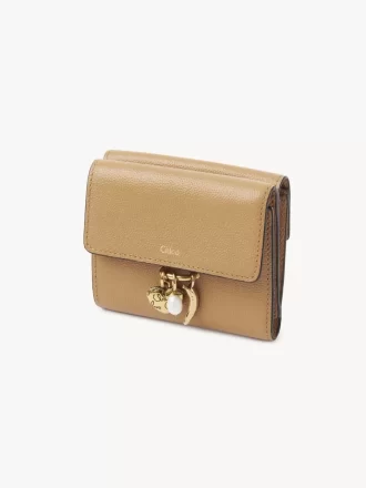 Petit portefeuille à trois volets Chloé Charms en cuir grainé