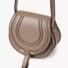Petit sac de selle Marcie en cuir brillant Petit sac de selle Marcie en cuir brillant