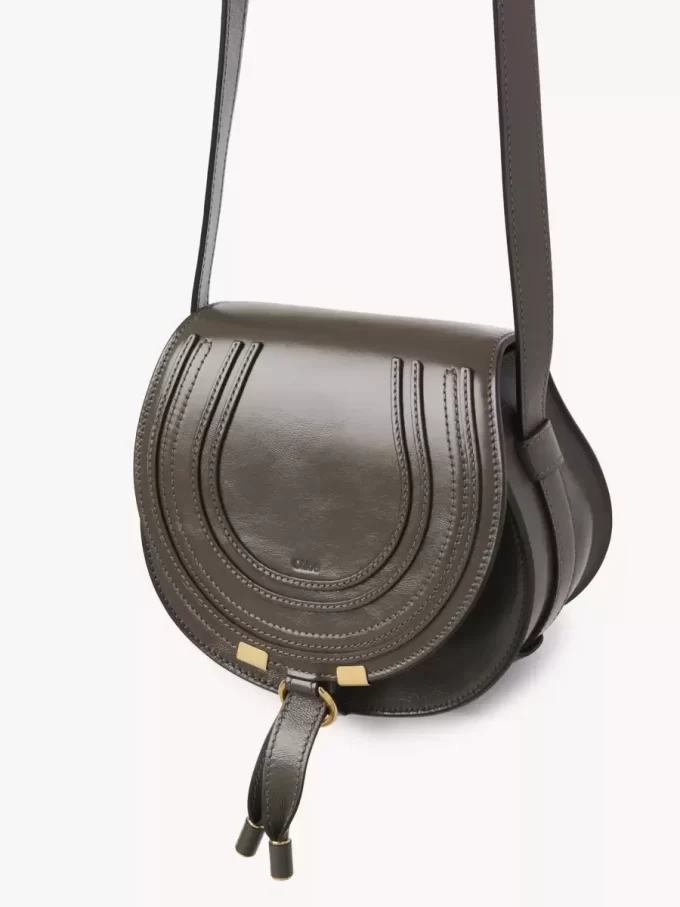Petit sac de selle Marcie en cuir brillant Petit sac de selle Marcie en cuir brillant