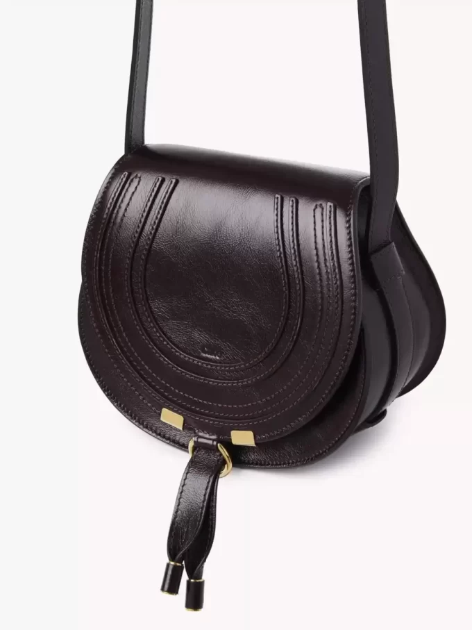 Petit sac de selle Marcie en cuir brillant Petit sac de selle Marcie en cuir brillant