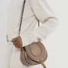 Petit sac de selle Marcie en cuir brillant Petit sac de selle Marcie en cuir brillant