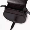 Petit sac de selle Marcie en cuir brillant Petit sac de selle Marcie en cuir brillant