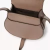 Petit sac de selle Marcie en cuir brillant Petit sac de selle Marcie en cuir brillant