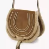 Petit sac de selle Marcie en cuir suédé et peau lainée Petit sac de selle Marcie en cuir suédé et peau lainée