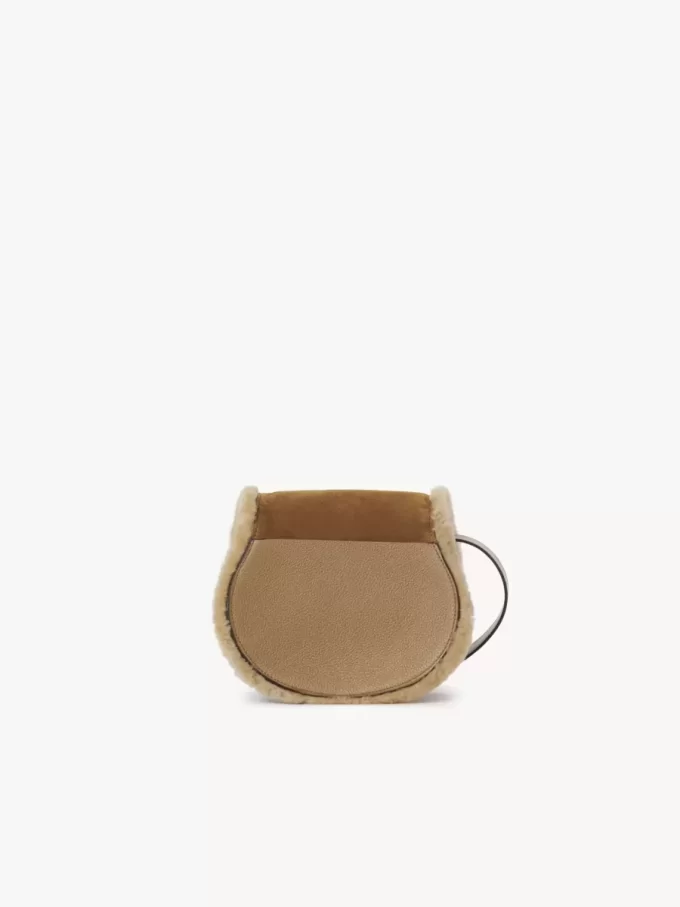 Petit sac de selle Marcie en cuir suédé et peau lainée Petit sac de selle Marcie en cuir suédé et peau lainée