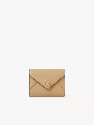 Petite enveloppe à trois volets en cuir grainé Petite enveloppe à trois volets en cuir grainé