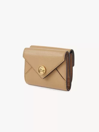 Petite enveloppe à trois volets en cuir grainé Petite enveloppe à trois volets en cuir grainé