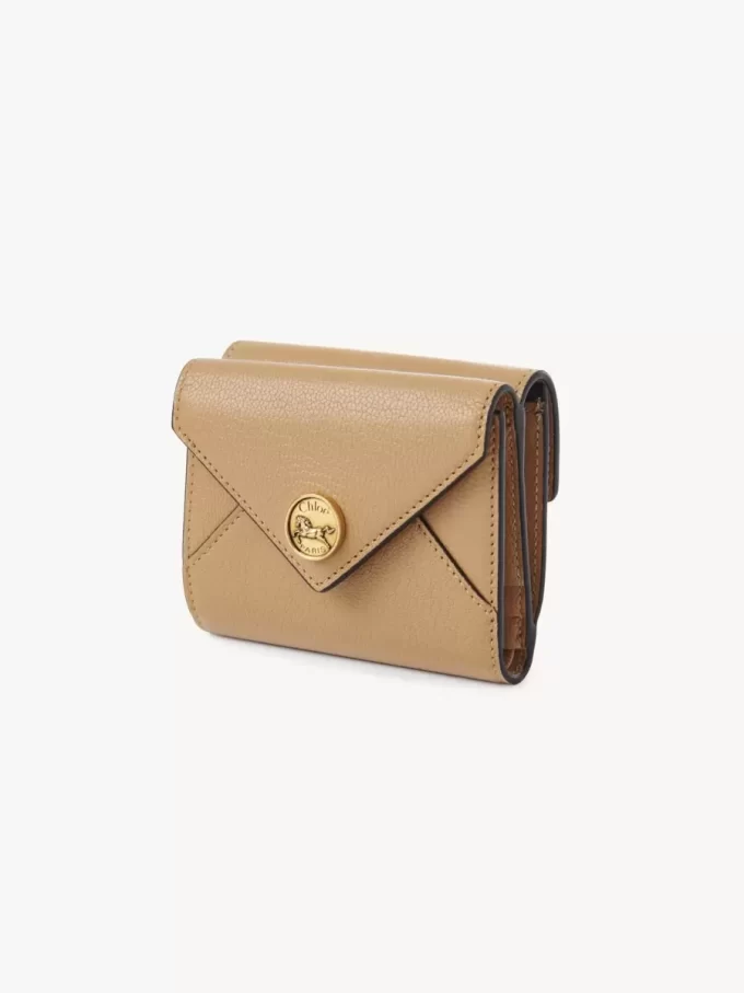 Petite enveloppe à trois volets en cuir grainé Petite enveloppe à trois volets en cuir grainé