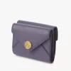 Petite enveloppe à trois volets en cuir grainé Petite enveloppe à trois volets en cuir grainé