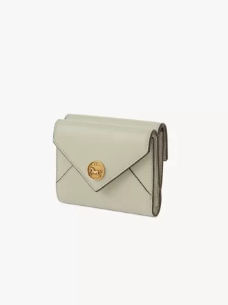 Petite enveloppe à trois volets en cuir grainé Petite enveloppe à trois volets en cuir grainé