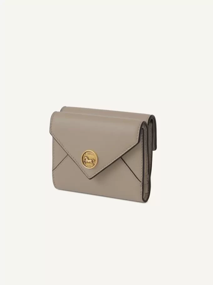 Petite enveloppe à trois volets en cuir grainé Petite enveloppe à trois volets en cuir grainé
