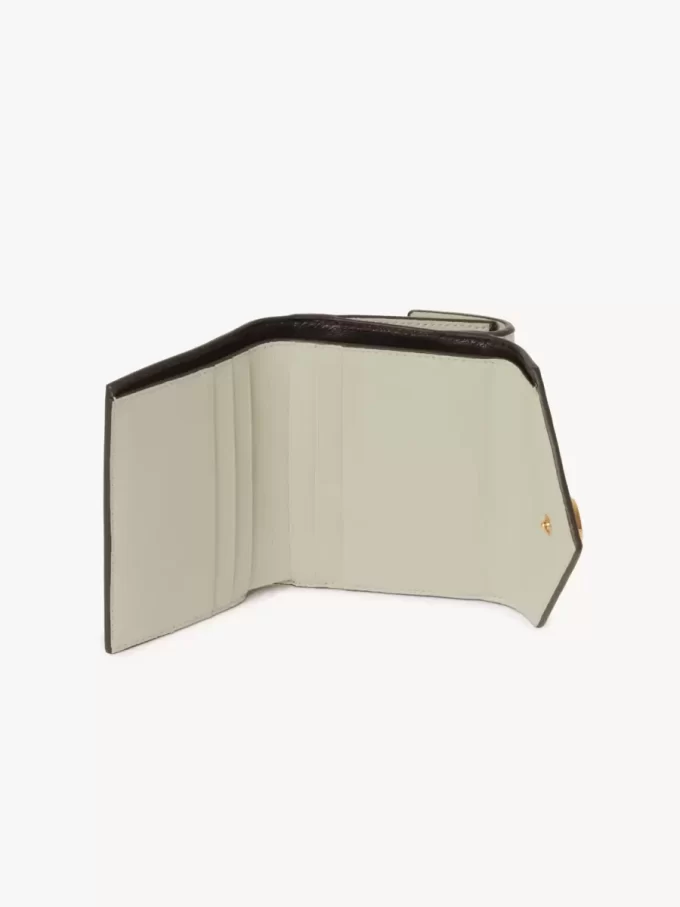 Petite enveloppe à trois volets en cuir grainé Petite enveloppe à trois volets en cuir grainé
