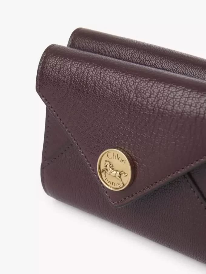 Petite enveloppe à trois volets en cuir grainé Petite enveloppe à trois volets en cuir grainé