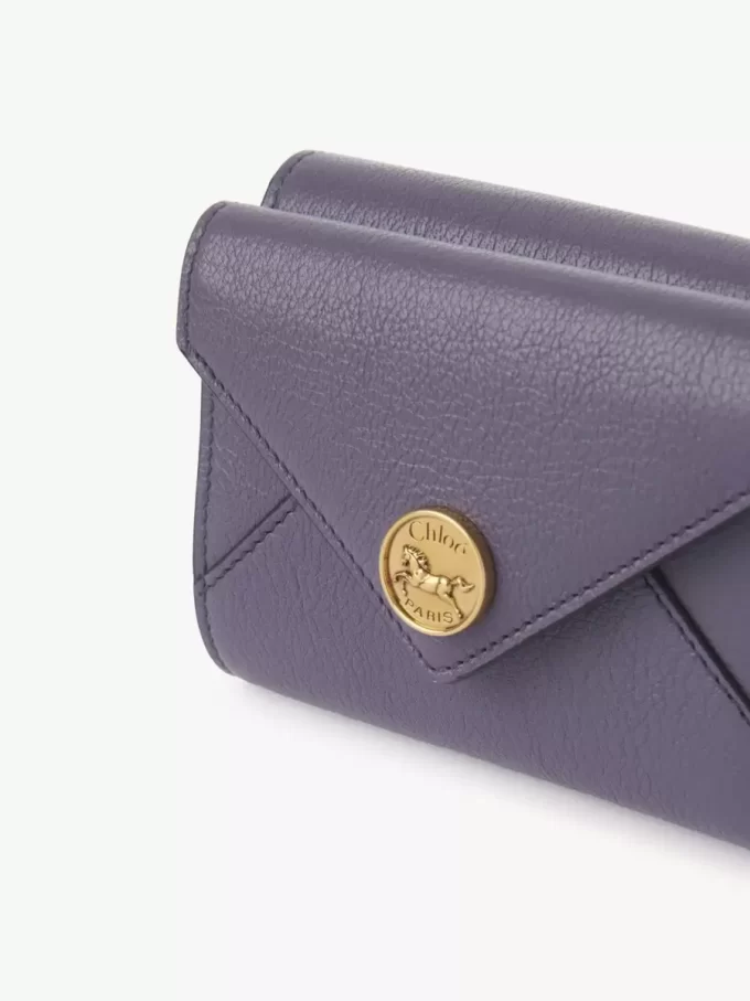 Petite enveloppe à trois volets en cuir grainé Petite enveloppe à trois volets en cuir grainé