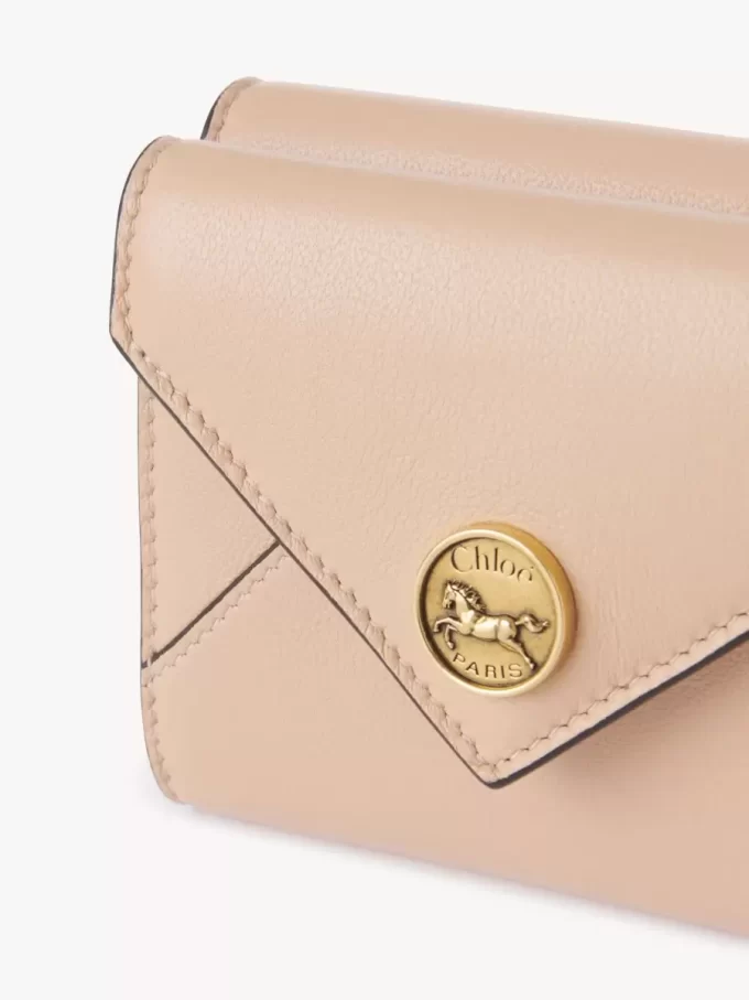 Petite enveloppe à trois volets en cuir grainé