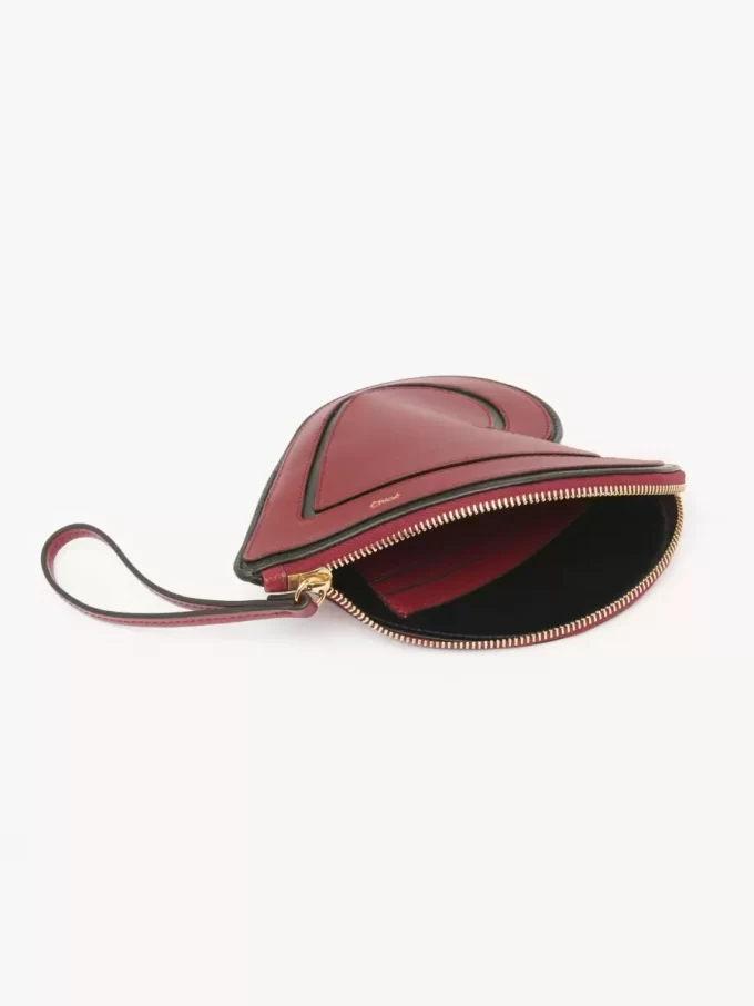 Pochette plate Chloé Symbols Heart en cuir grainé Pochette plate Chloé Symbols Heart en cuir grainé