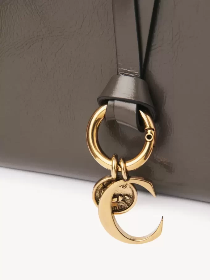 Portefeuille à deux volets Alphabet en cuir brillant Portefeuille à deux volets Alphabet en cuir brillant