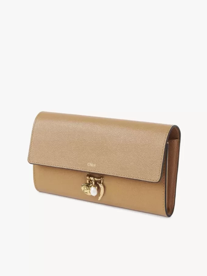 Portefeuille long à rabat Chloé Charms en cuir grainé Portefeuille long à rabat Chloé Charms en cuir grainé