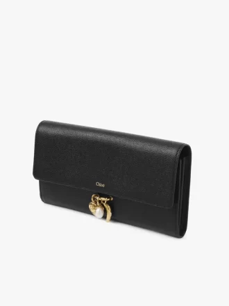 Portefeuille long à rabat Chloé Charms en cuir grainé