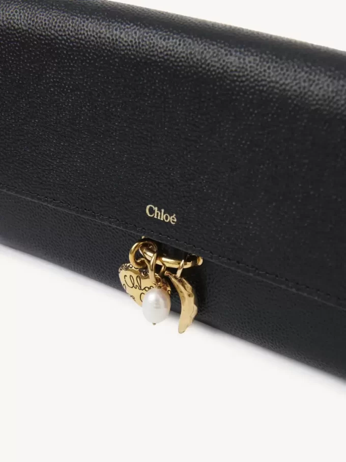 Portefeuille long à rabat Chloé Charms en cuir grainé Portefeuille long à rabat Chloé Charms en cuir grainé