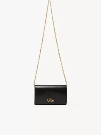 Portefeuille à rabat iconique Chloé sur chaîne en cuir brillant