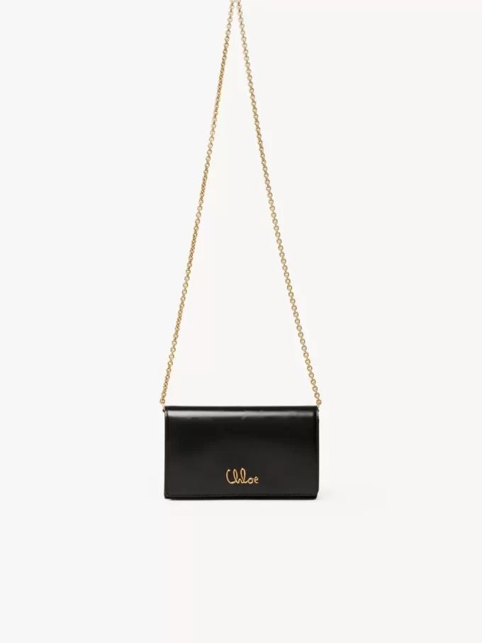 Portefeuille à rabat iconique Chloé sur chaîne en cuir brillant