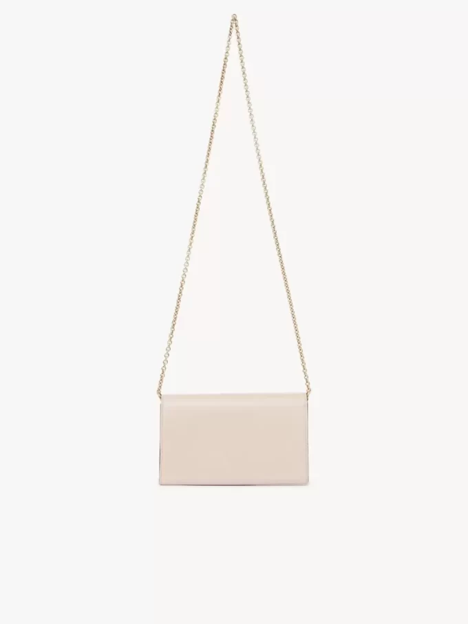 Portefeuille à rabat iconique Chloé sur chaîne en cuir brillant