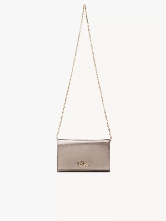Portefeuille à rabat iconique Chloé sur chaîne en cuir métallisé