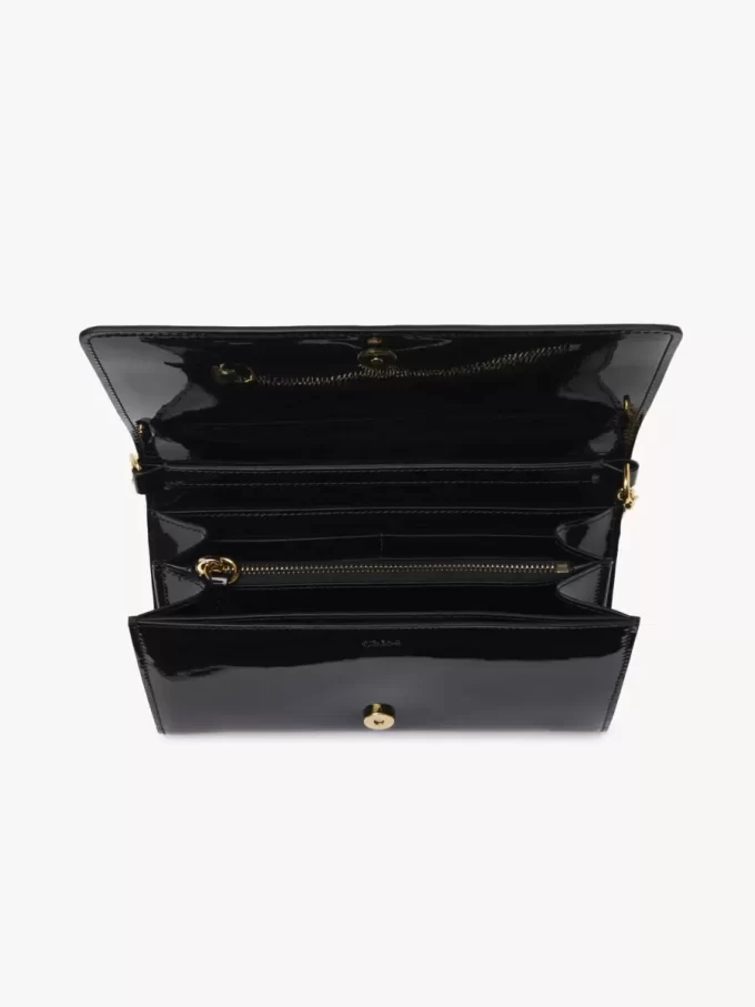 Portefeuille à rabat iconique Chloé sur chaîne en cuir verni