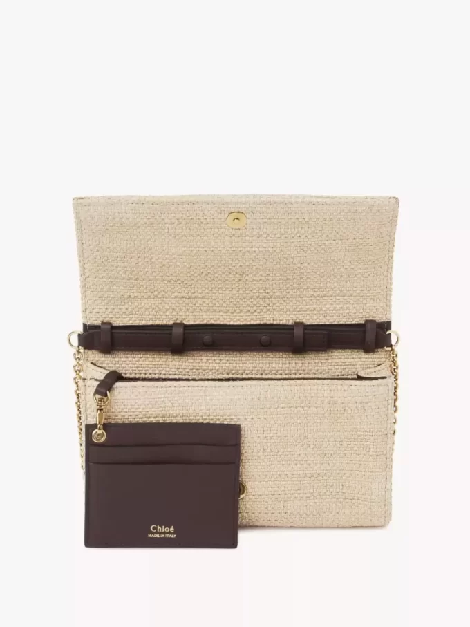 Portefeuille à rabat iconique Chloé sur chaîne en fibres effet raphia