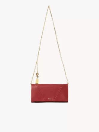 Portefeuille à rabat sur chaîne Chloé Spin en cuir grainé