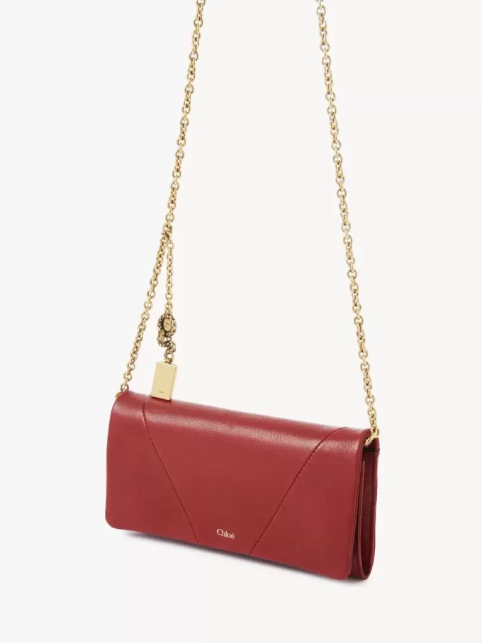 Portefeuille à rabat sur chaîne Chloé Spin en cuir grainé