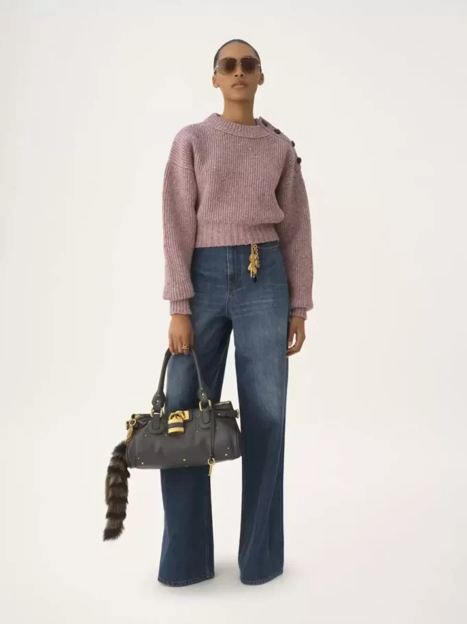 Pull court à col montant en maille de laine mérinos Pull court à col montant en maille de laine mérinos