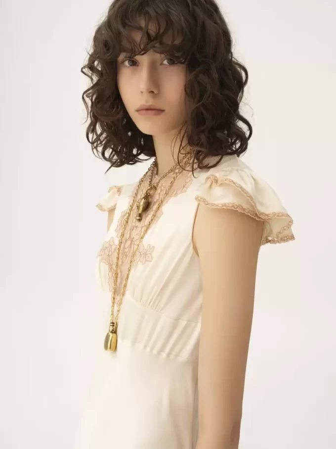 Robe colonne à manches courtes en satin de soie lavé et dentelle