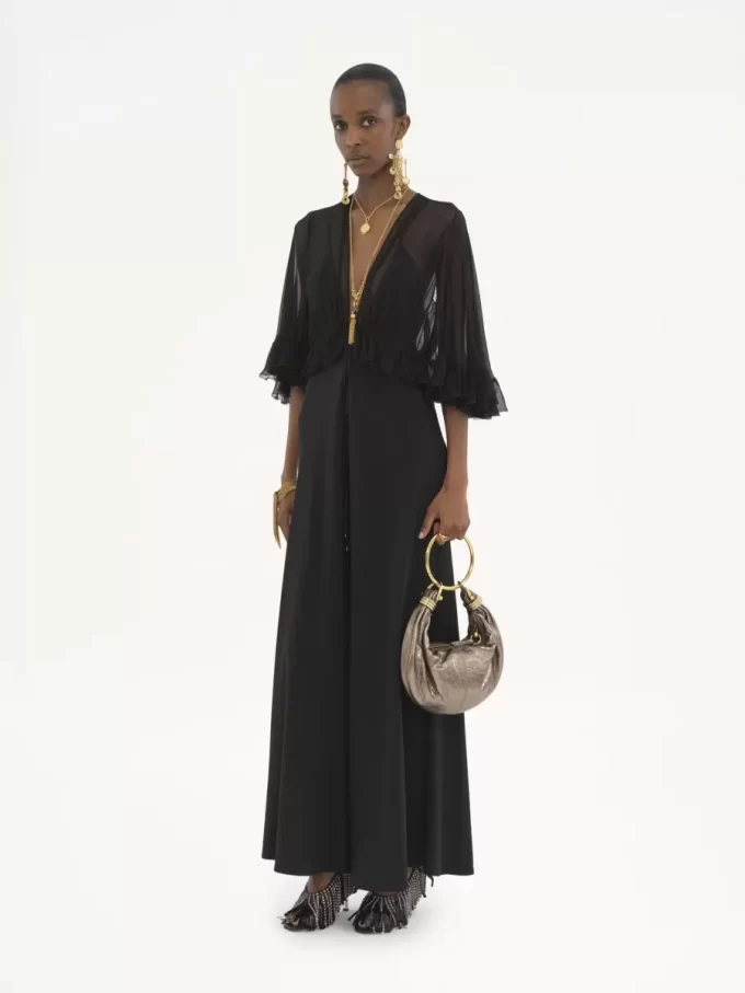 Robe longue col V en crêpe satin