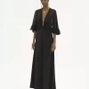 Robe longue col V en crêpe satin