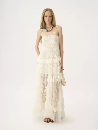 Robe longue à fines bretelles en dentelle brodée