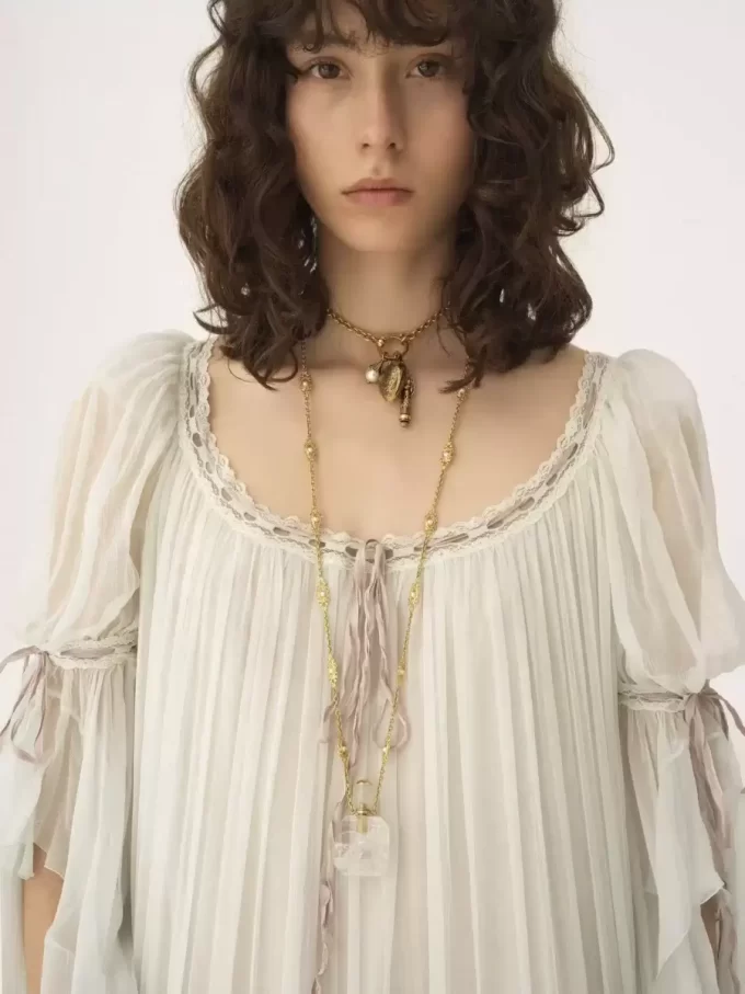 Robe longue oversize à volants en mousseline de soie