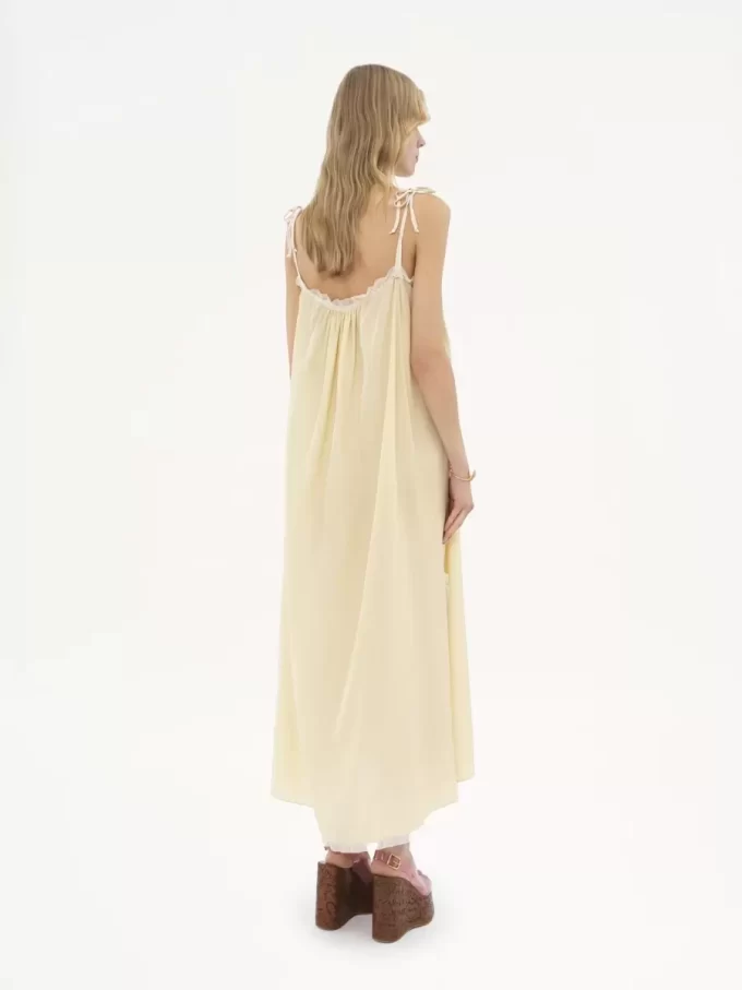 Robe longue à volants en soie habotai et dentelle