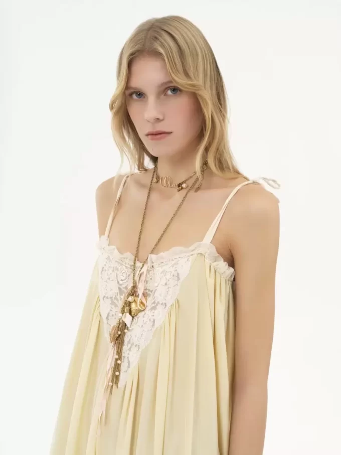 Robe longue à volants en soie habotai et dentelle