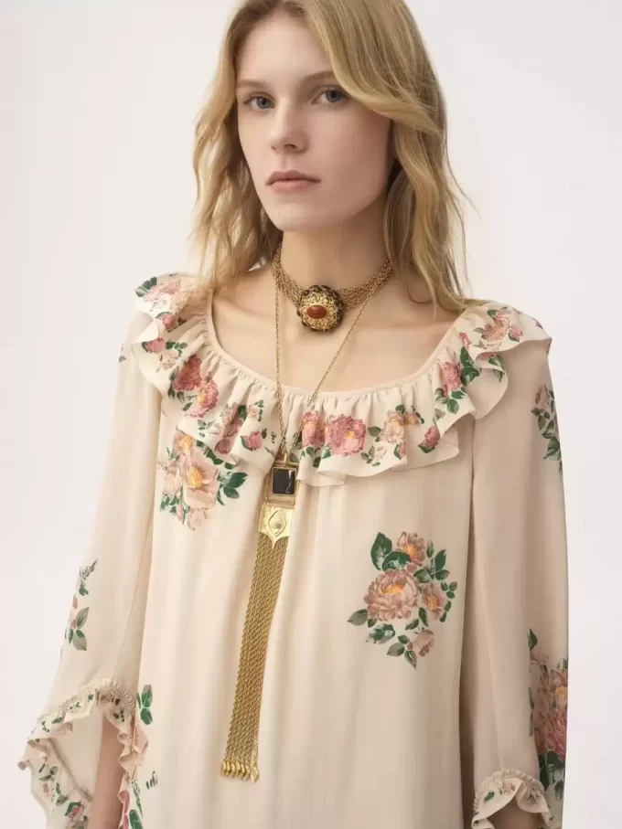 Robe longue à volants et col carré en crêpe de Chine